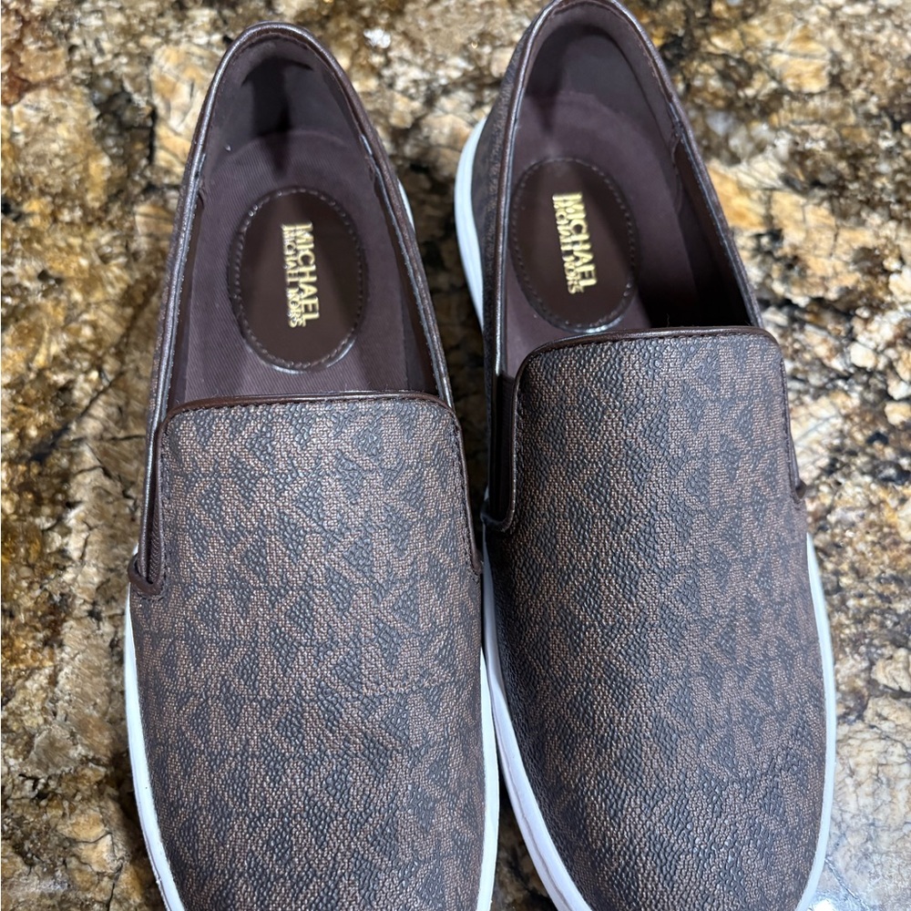 Michael Kors like new Sz 8 Dark Brown & black Slip-On Loafers
